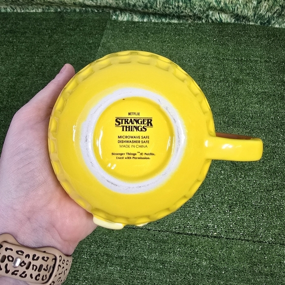 Stranger Things Core Home Round Embossed Waffle 18fl.oz Mug NEW! - Picture 11 of 11